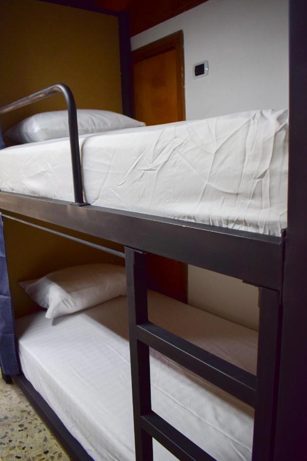 Area 51 Hostel Medellin Luaran gambar